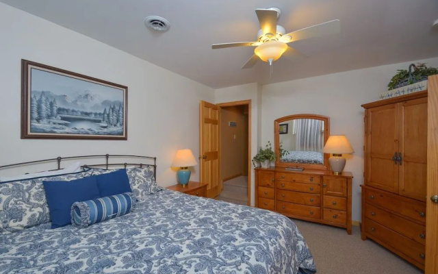 Sparky's Lodge by Taylor Made Deep Creek