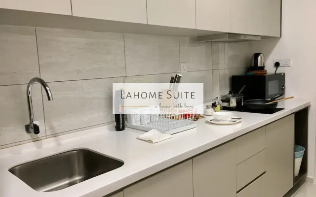 The Robertson KL By Lahome Suite