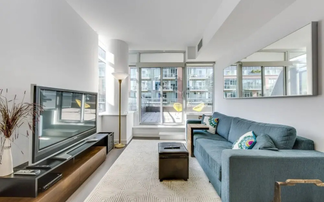 Stylish New 2BR Luxury Condo w Parking