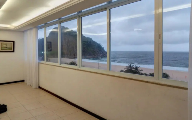 LinkHouse Wonderful Beachfront 4-BDR C11-008