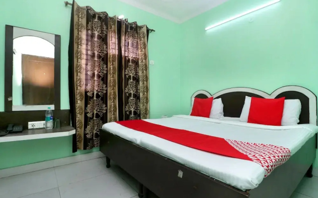 Oyo 24095 Radha Swami Guest House