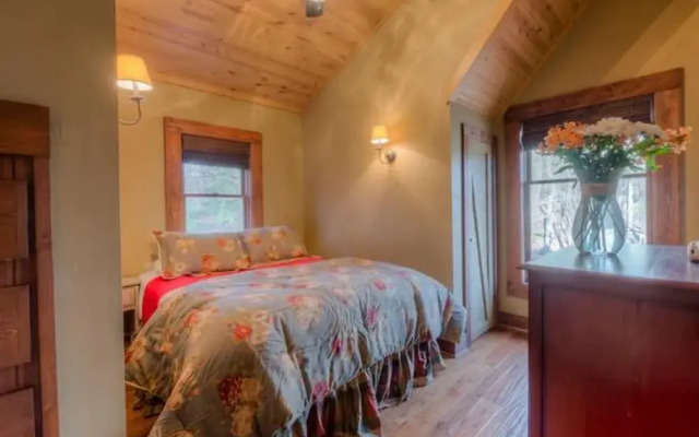 Chestnut Lodge by Escape to Blue Ridge