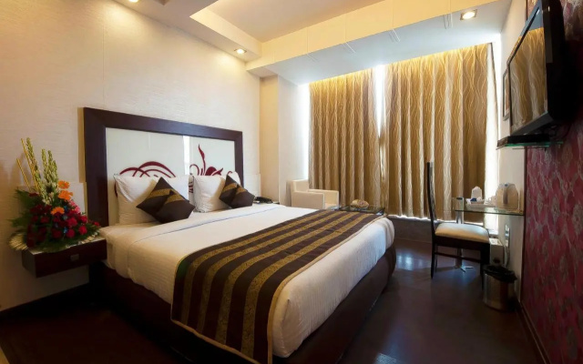 Hotels Pitrashish Grand