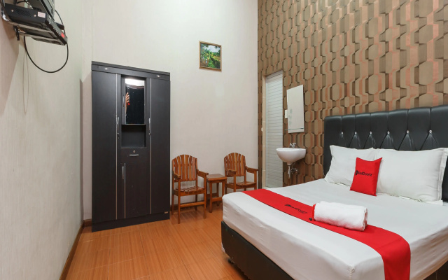 RedDoorz near Danau Toba Parapat