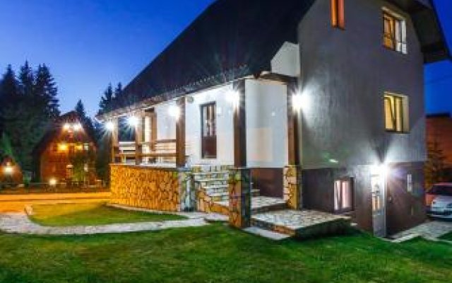 Hostel Highlander in Zabljak, Montenegro from 55$, photos, reviews - zenhotels.com hotel front