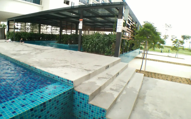 Euzmo Residences at Trefoil