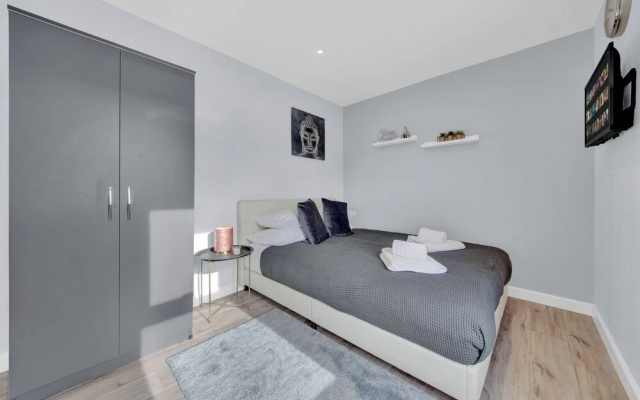 Lovely 1-bed Studio in West Drayton