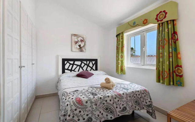 Exceptional 3 Bed Villa Malpas, Sleeps 6, H/pool