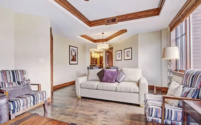 One Ski Hill Place S8325