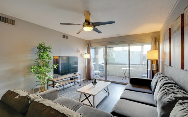 Fully Renovated! Walkable Old Town Condo