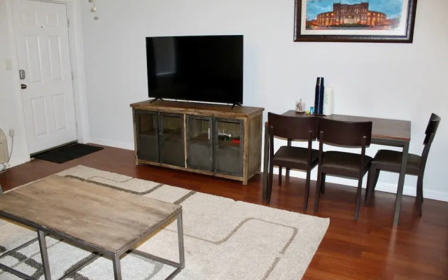 Excellent Location! On Campus Studio Sleeps 4