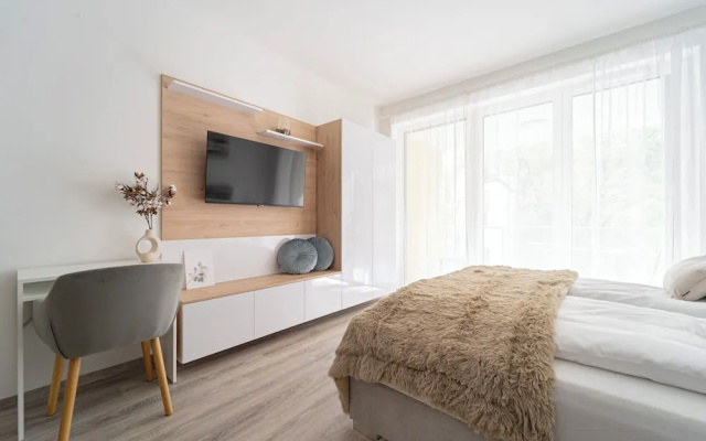 WestSide Garden Apartments by FirstHost