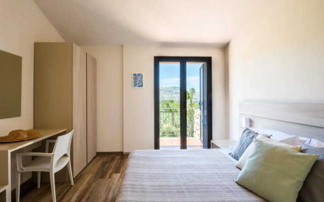 L Ulivo Blu - One-bedroom With Balcony by Wonderful Italy