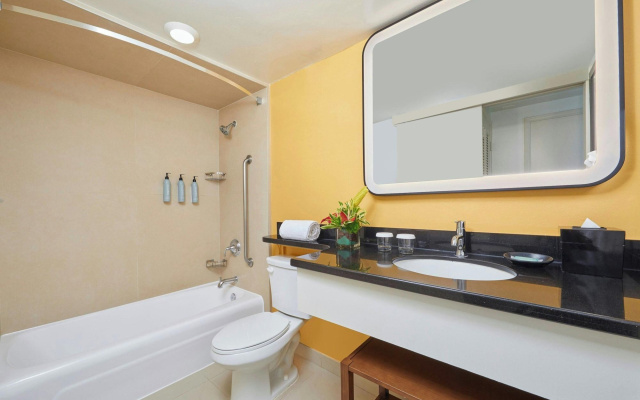 Courtyard by Marriott Waikiki Beach