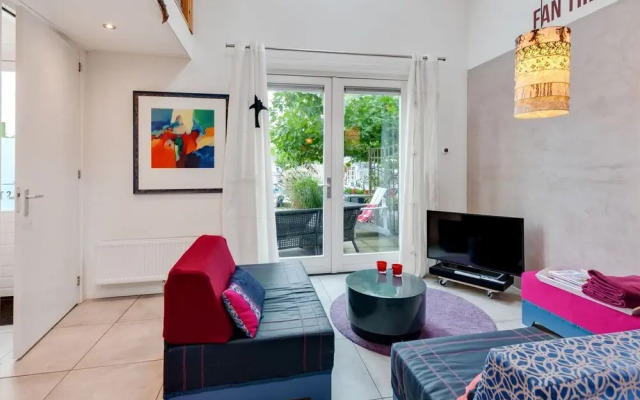 Cozy Holiday Home In Uitwellingerga With Terrace