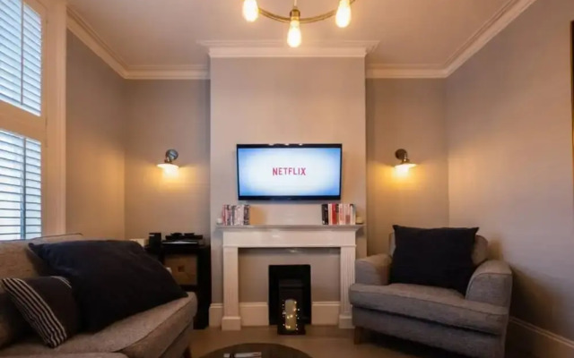 Stylish 2 Bed House in Superb Greenwich Location