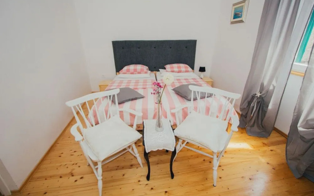 Apartments and Rooms Ille