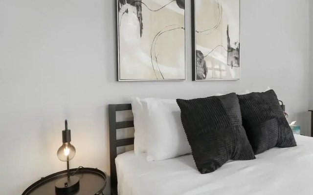 Chic 2BR Apt in Skokie - Elm 3A