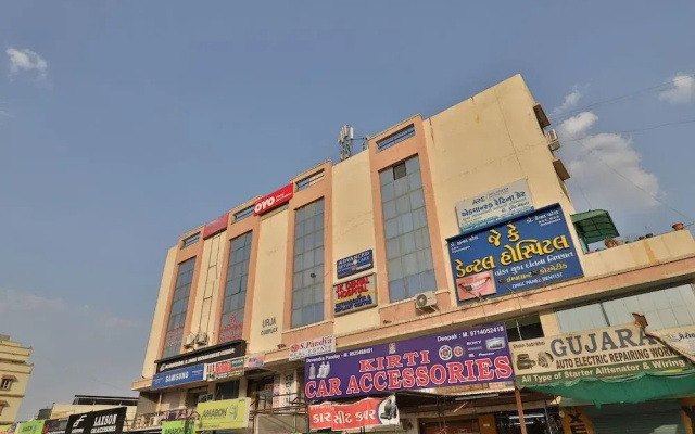 OYO 35508 Dev Palace