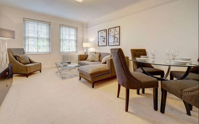 Two Bed Flat in Fashionable Chelsea