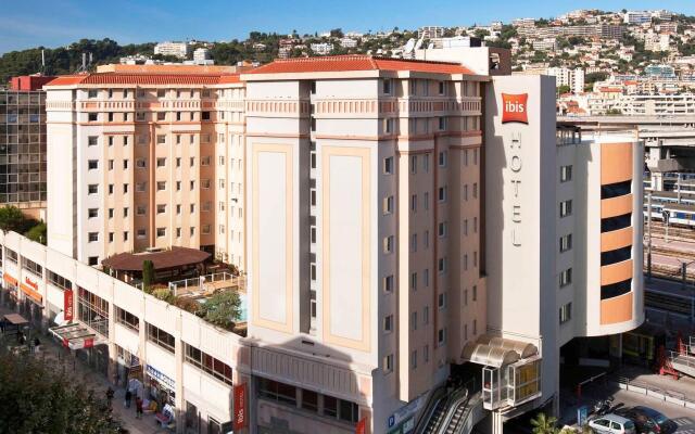 Отель ibis Nice Centre Gare вид на фасад