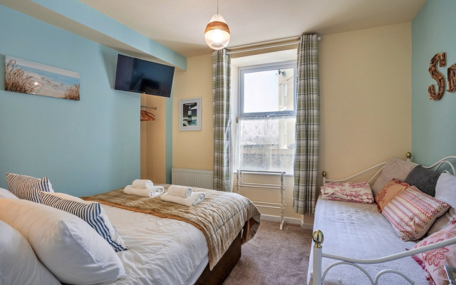 Apartment in Beaumaris Near the Coastline