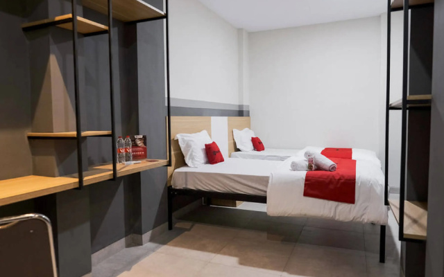 RedDoorz Plus near Taman Anggrek Mall