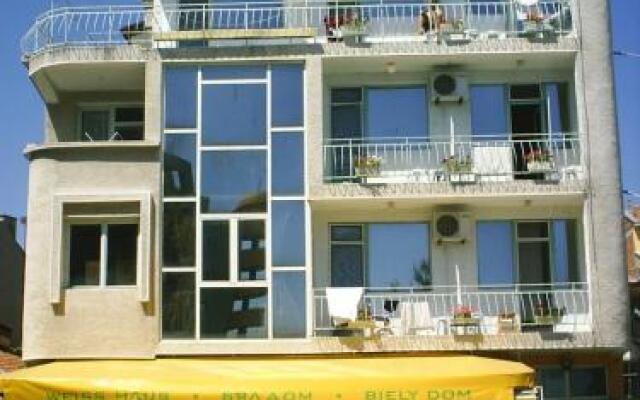 Отель Family Hotel White House Болгария, Поморие - отзывы, цены и фото номеров - забронировать отель Family Hotel White House онлайн вид на фасад