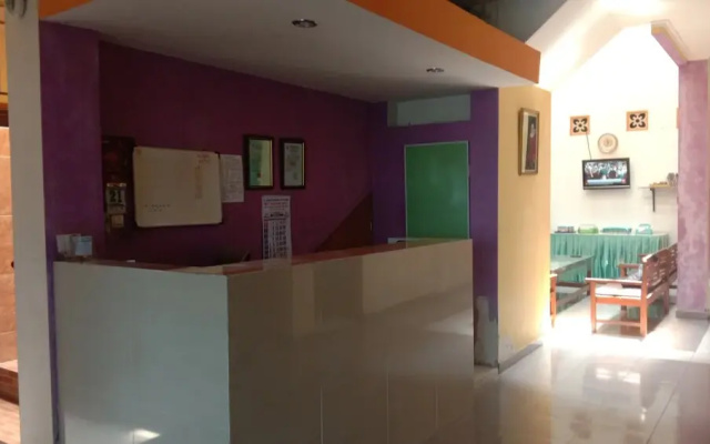 Anugrah Hotel by OYO Rooms