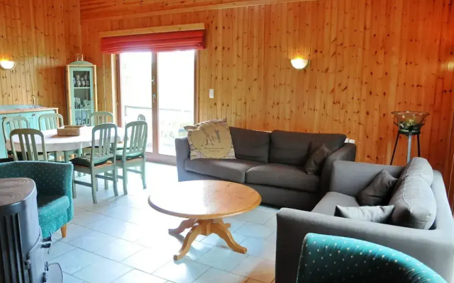 Attractive Holiday Home with Hot Tub in Septon