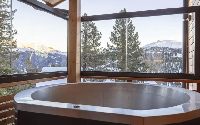 Superior Chalet With Sauna and hot tub