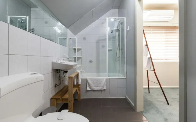 KELLY, 3BDR Northcote House