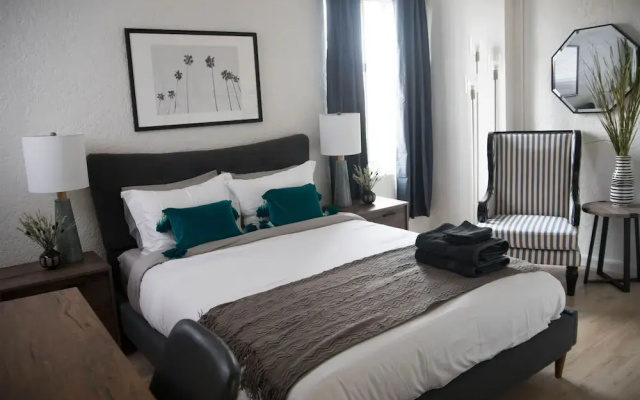Charming Studio in Beverly Boulevard! Sleeps 2!