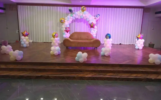 Hotel Crescent Rooms And Banquet