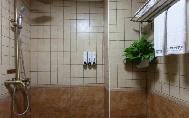 Haikou Times Theme Inn