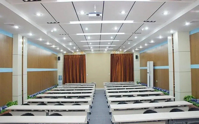 Yiyi Fashion Hotel