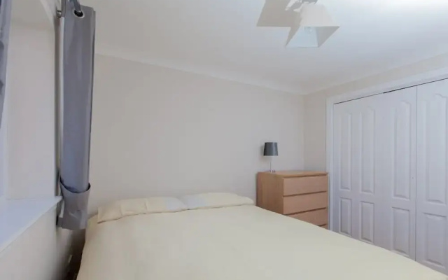 Lovely Upgraded Modern Flat in North Edinburgh