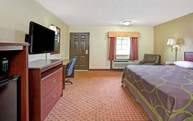 Super 8 By Wyndham Shawnee