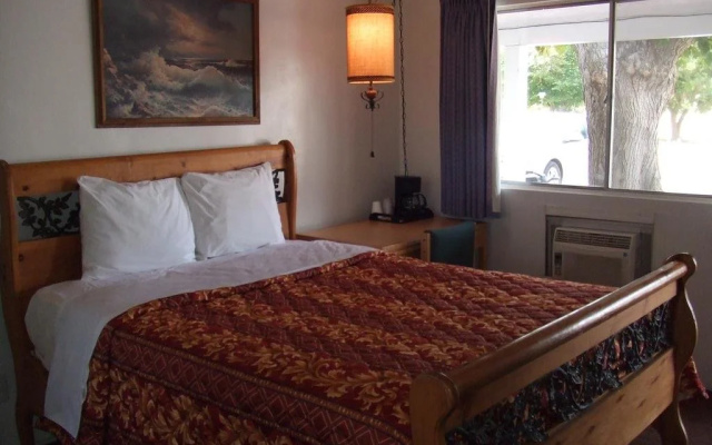 Mount-N-Lake Motel