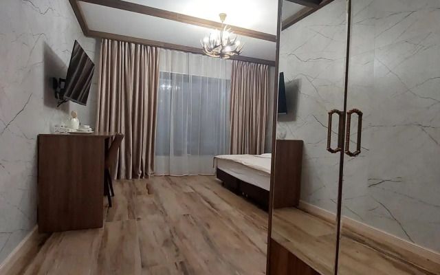Апартаменты в отеле Red wood