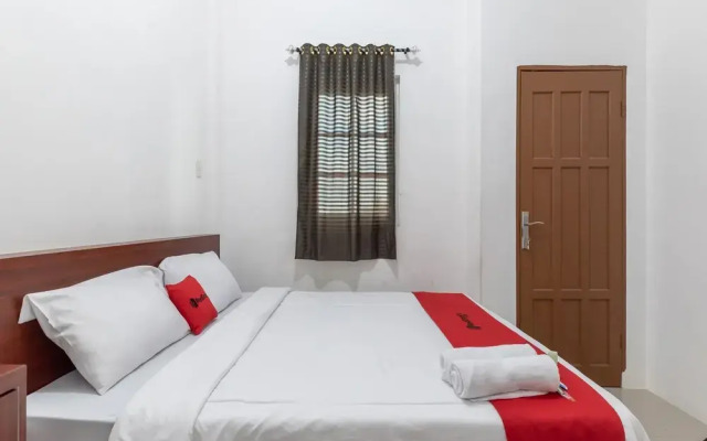 RedDoorz Near Stasiun Pematangsiantar