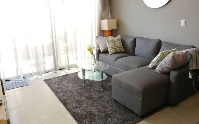 Modern 1 bedroom suite by beach Great location!