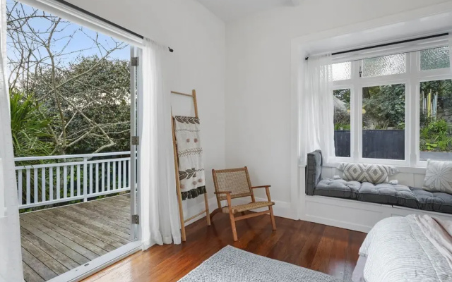 Grey Lynn - Grandeur - Cafe Lifestyle
