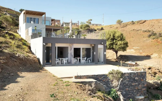 Beachfront Studio Kyma West