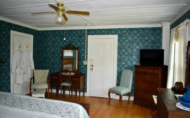 Harbour House Inn