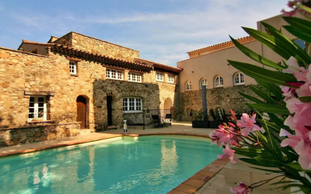 Modern House With Terrace, Near the Popular St. Maxime