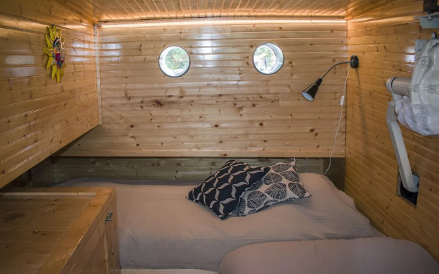 Houseboat De Roos
