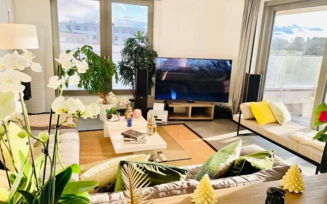 Luxury 3 bedrooms- Terrace and Parking