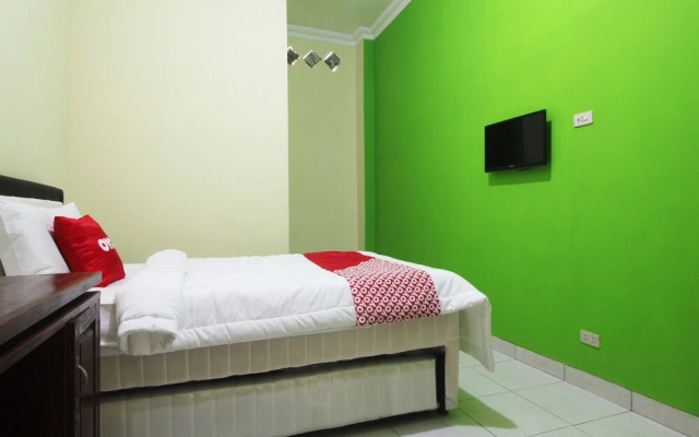 Pemondokan Alvaro 2 by OYO Rooms