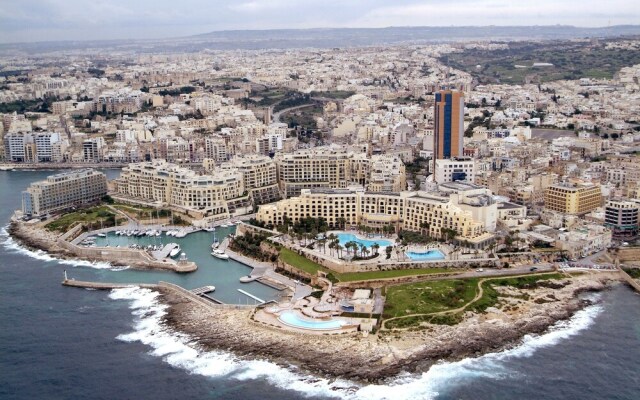 Отель Morina Mansion Seafront Apartment Мальта, Сан Джулианс - отзывы, цены и фото номеров - забронировать отель Morina Mansion Seafront Apartment онлайн вид на фасад